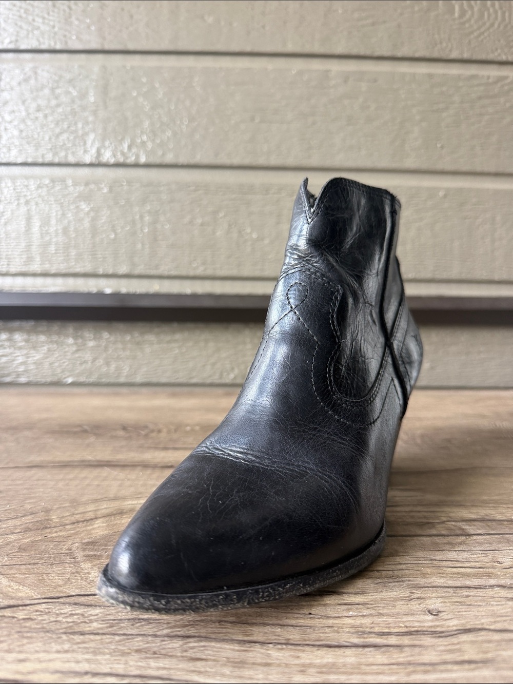 Frye Women’s Black Leather Ankle Booties size 8 M